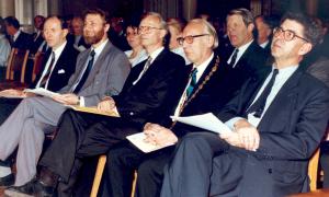Prof. Gerhard Heimerl (5th from right) on 6 November 1992 at the ceremony marking the founding of the new "Friedrich List" Faculty of Transport and Traffic Sciences at the TU Dresden. Next to him the founding dean Prof. Günter Hertel (4th from right). Men in suits siting in a row.