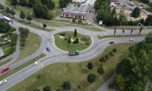 Turbo roundabout northeast of Cottbus city centre, South Brandenburg. Photo: Chair of Integrated Transport Planning and Traffic Engineering/TU Dresden Top view of a roundabout