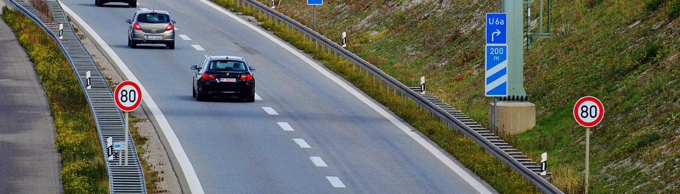 Fahrspuren auf einer Deutschen Autbahn