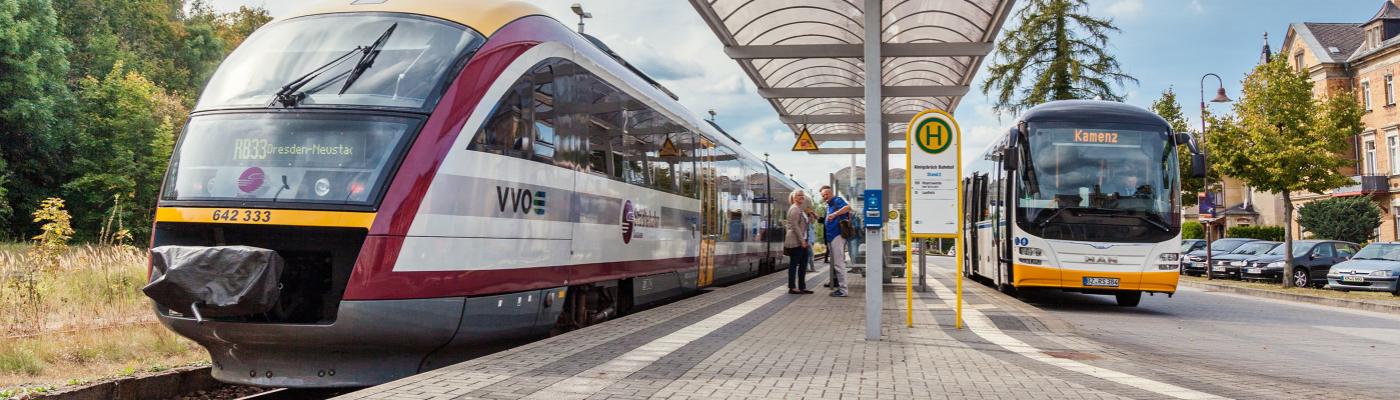 The Upper Elbe Transport Association wants to convert its diesel network to alternative drives by the end of 2031. On the photo: Mitteldeutsche Regiobahn (MRB), Regionalbus Oberlausitz (RBO), at the Königsbrück transition point. Mitteldeutsche Regiobahn (MRB), Regionalbus Oberlausitz (RBO), at the Königsbrück transition point