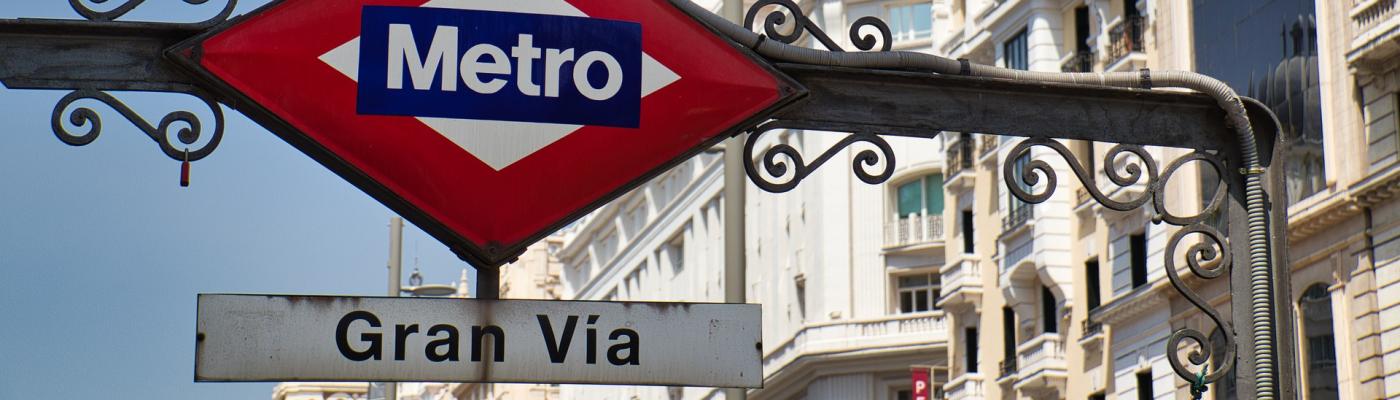 Schild Metro-Station Gran Via in Madrid